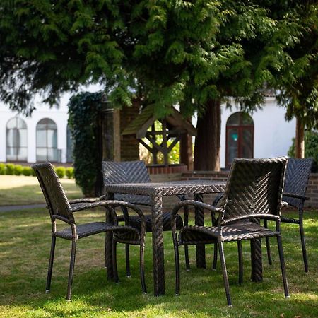 Copthorne Effingham Gatwick Hotel Esterno foto