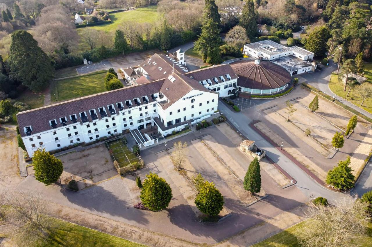 Copthorne Effingham Gatwick Hotel Esterno foto