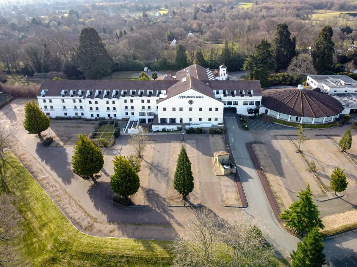 Copthorne Effingham Gatwick Hotel Esterno foto