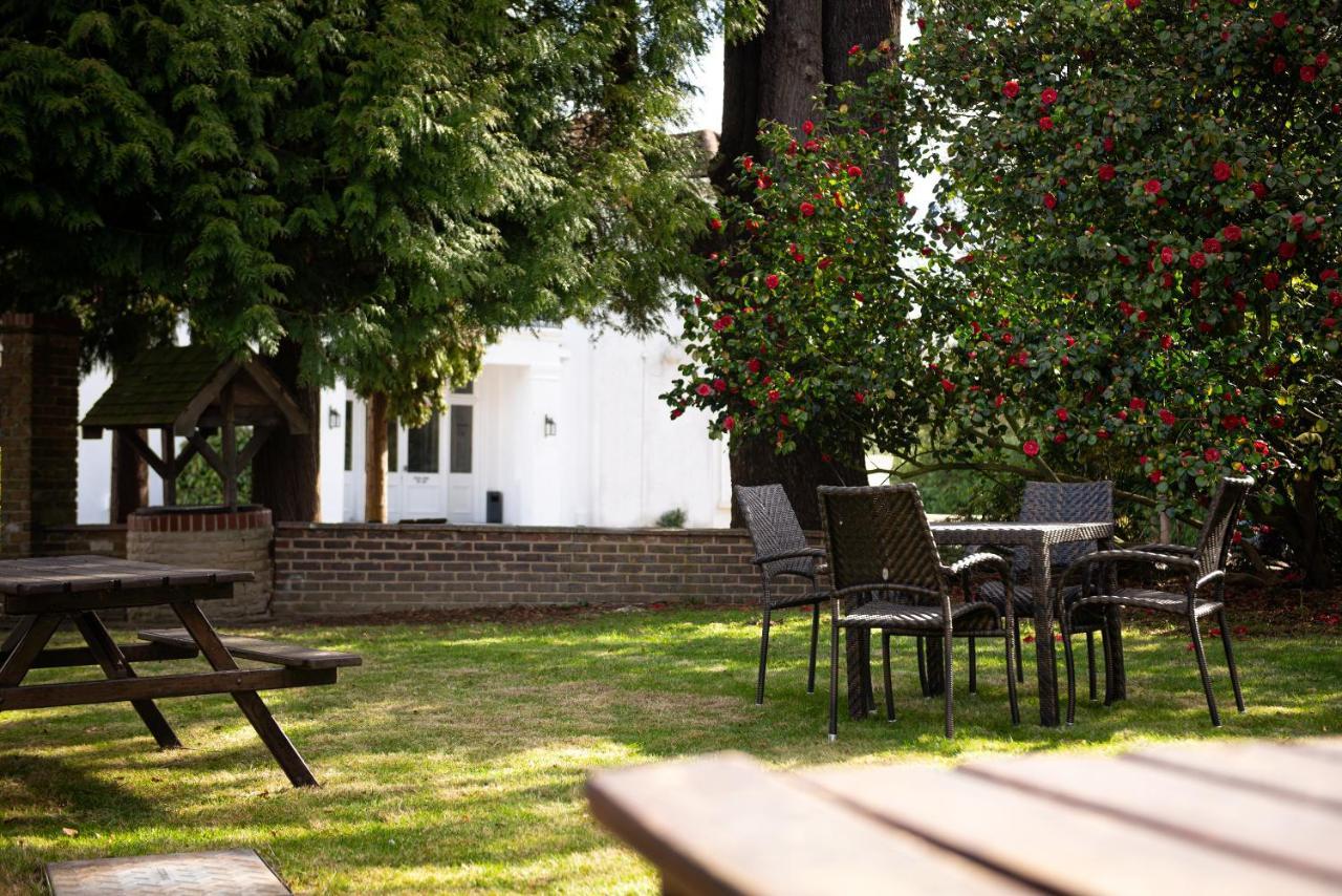 Copthorne Effingham Gatwick Hotel Esterno foto