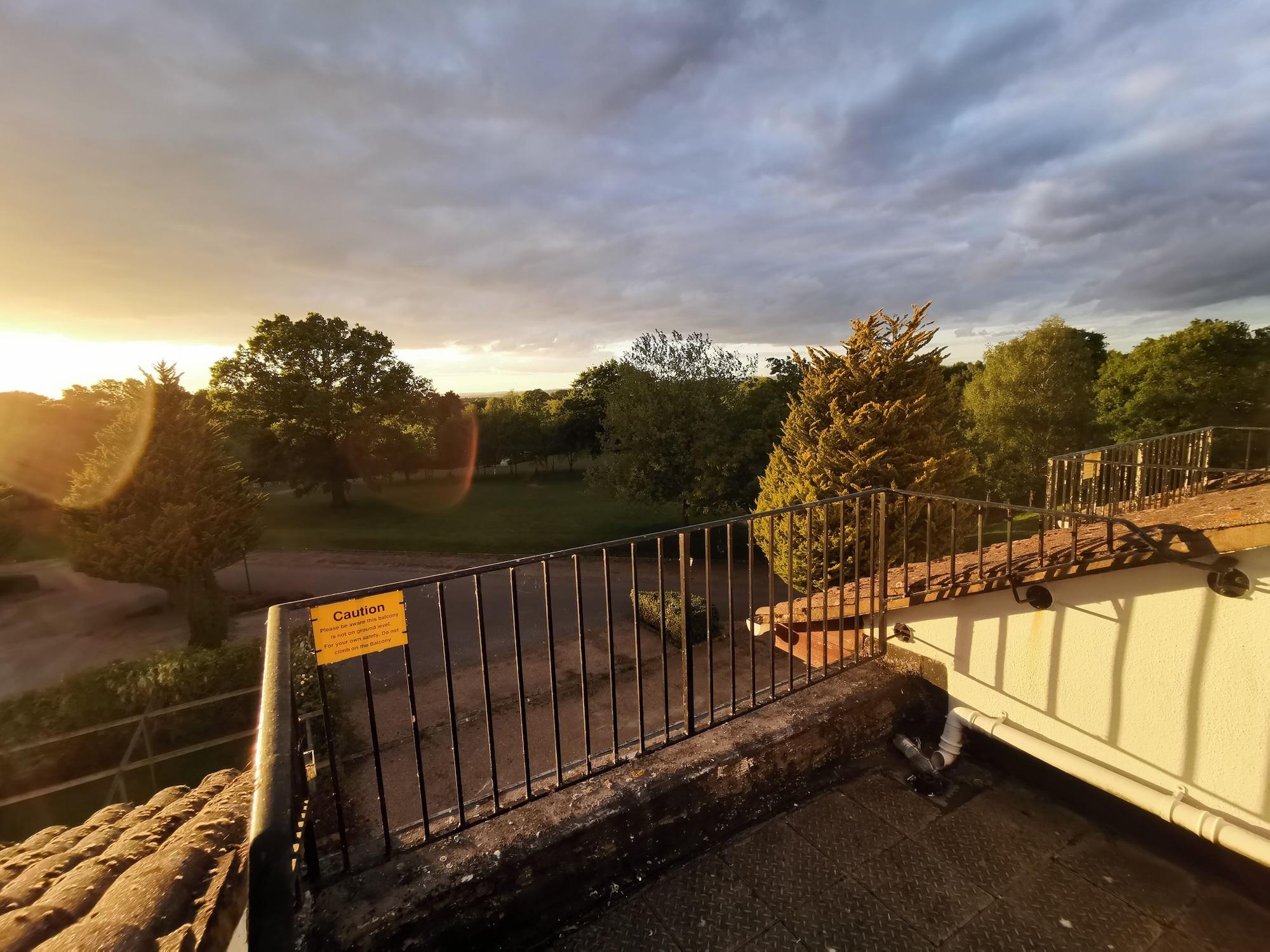 Copthorne Effingham Gatwick Hotel Esterno foto
