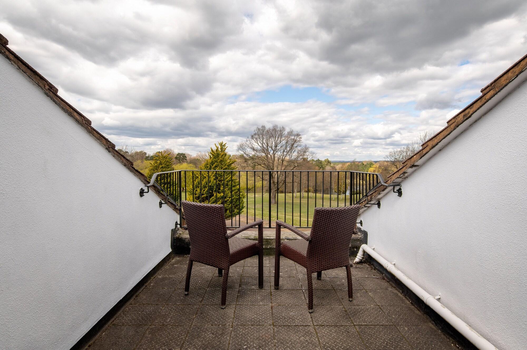 Copthorne Effingham Gatwick Hotel Esterno foto