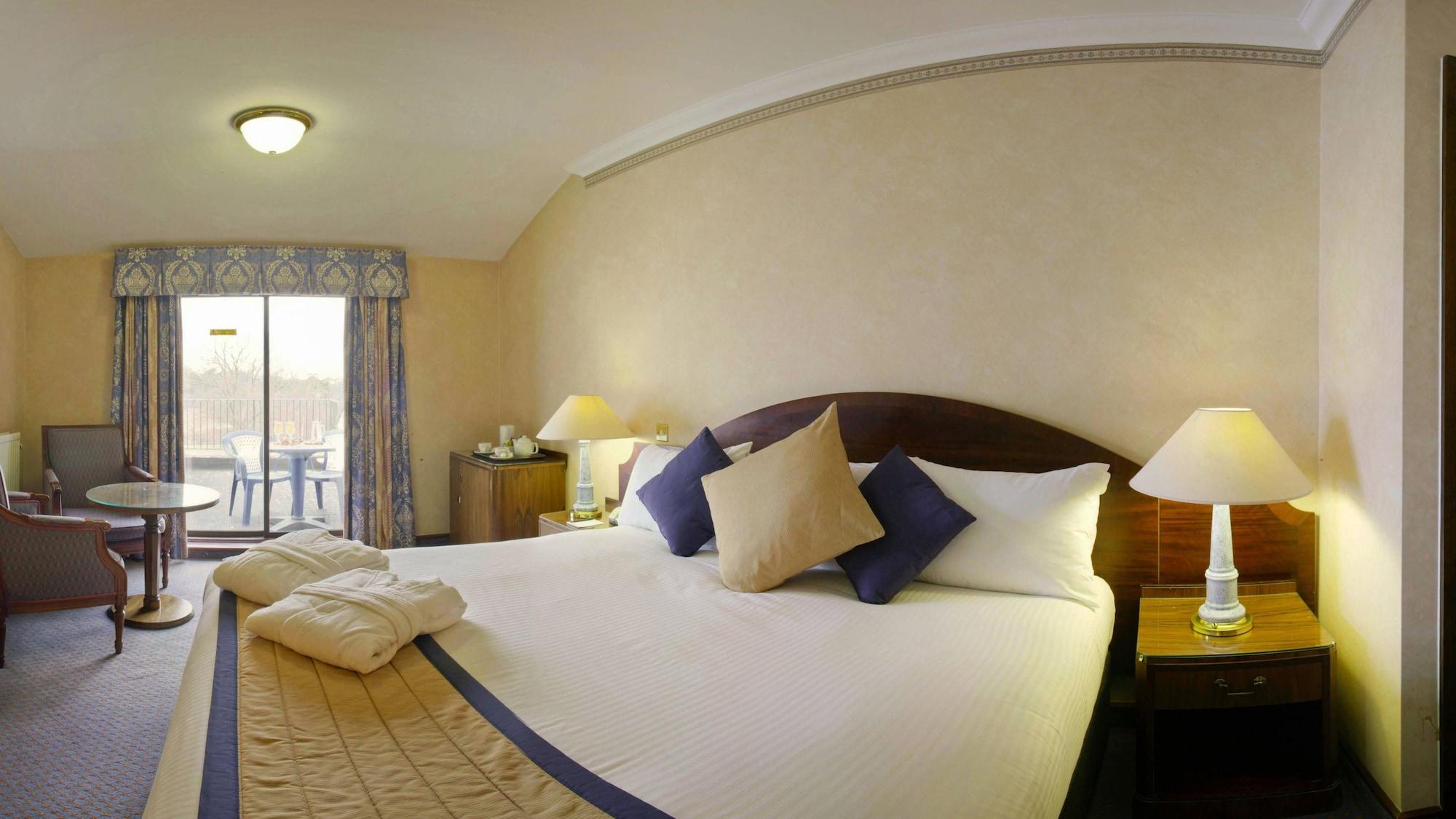Copthorne Effingham Gatwick Hotel Esterno foto