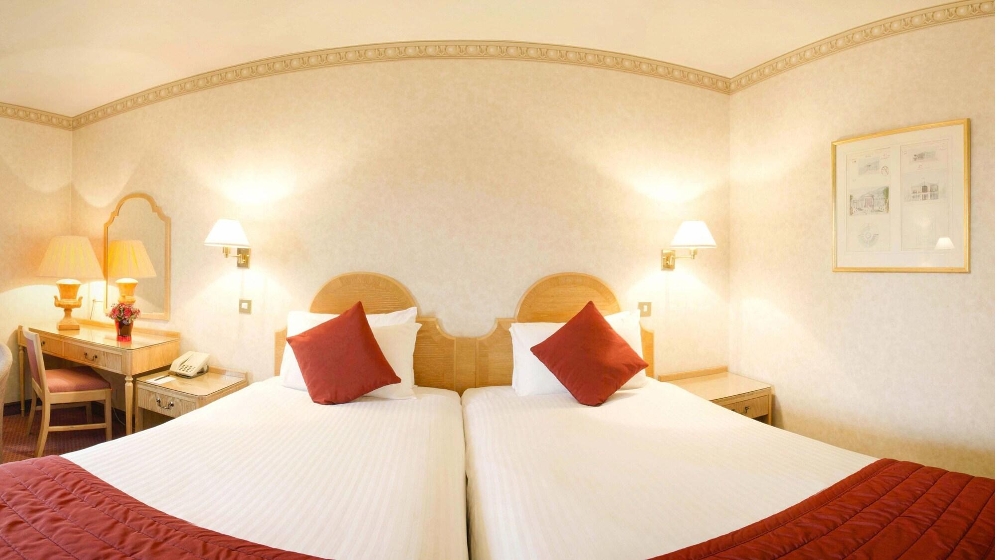 Copthorne Effingham Gatwick Hotel Esterno foto