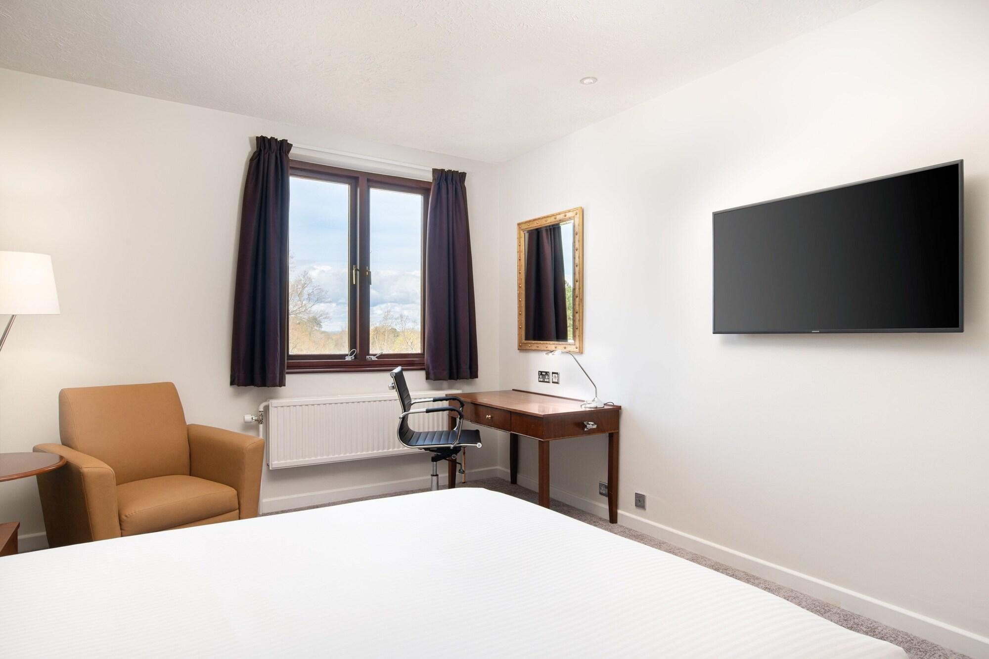 Copthorne Effingham Gatwick Hotel Esterno foto