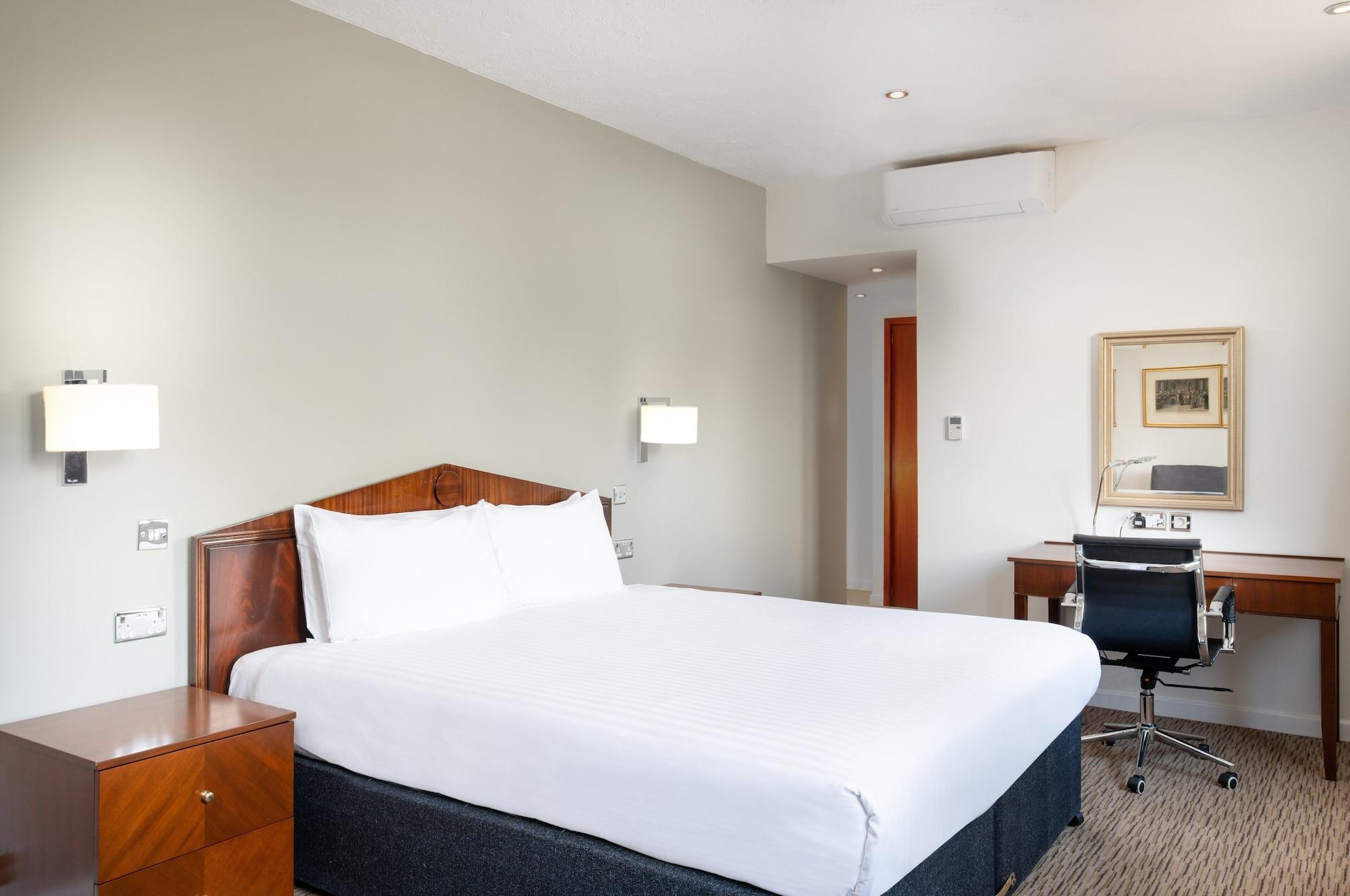 Copthorne Effingham Gatwick Hotel Esterno foto