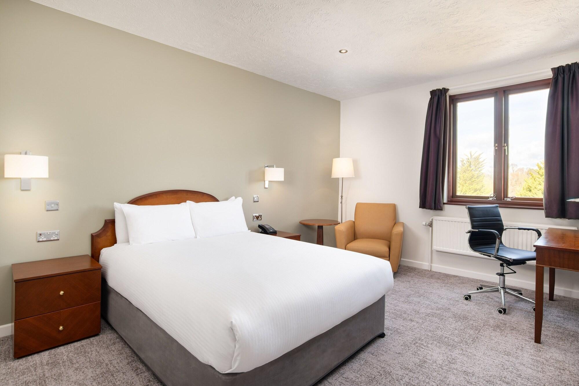Copthorne Effingham Gatwick Hotel Esterno foto
