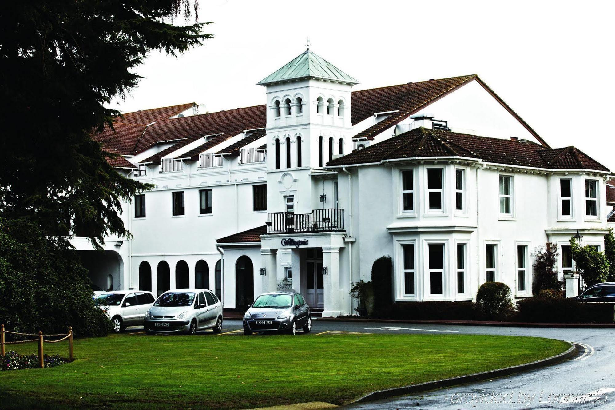 Copthorne Effingham Gatwick Hotel Esterno foto