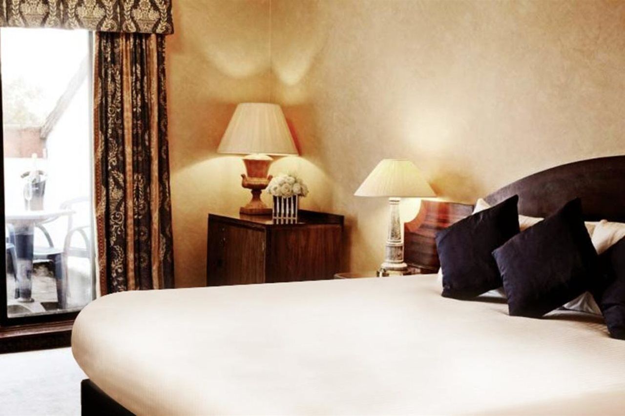 Copthorne Effingham Gatwick Hotel Esterno foto
